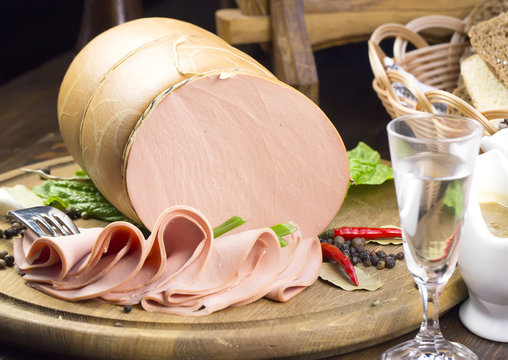 sausages on a wooden plate with vegetables in a restaurant