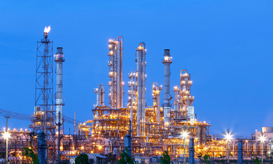 Obraz premium Night scene of refining plant ,Processed using HDR