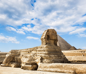 Fototapeta na wymiar The Sphinx and the pyramid of Cheops in Giza Egipt
