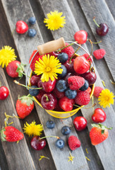 Obraz na płótnie Canvas Fresh summer berries in a bucket