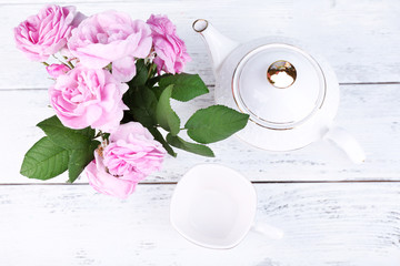 Obraz na płótnie Canvas Breakfast tea with teapot of fresh pink garden roses