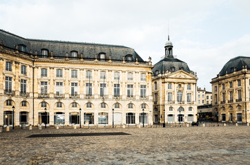 Fototapeta na wymiar Street view of old town in bordeaux city