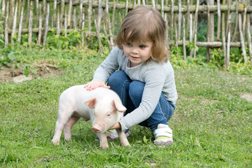  piglet in girls © Pakhnyushchyy