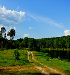 Дорога у пруда