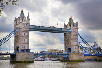 Fototapeta na wymiar Tower bridge on the river Thames