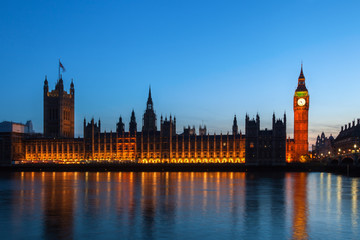 Fototapeta na wymiar Westminster Palace zur blauen Stunde