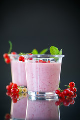 smoothie with red currants