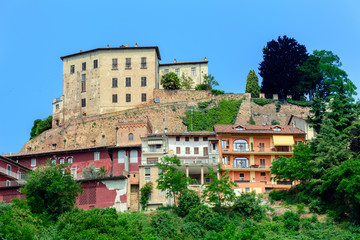 Fototapeta na wymiar Paese di Castellinaldo - Roero - Piemonte