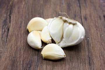 Organic garlic whole and cloves