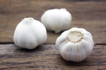 Organic garlic whole and cloves