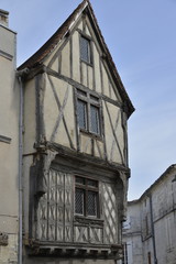Fronton en colombages à Cognac