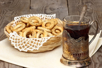 Small bagels with poppy seeds in a wicker basket