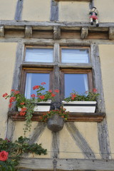 Fototapeta na wymiar Décoration d'une fenêtre rustique