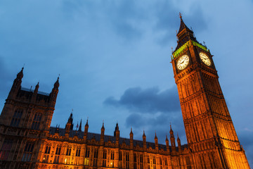 Big Ben und Westminster Palace bei Nacht