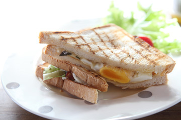 sandwich egg bacon