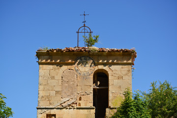 campanario en ruinas