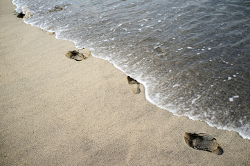 Footprints in tne sand