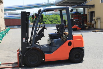 フォークリフト