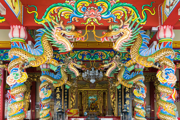 Fototapeta na wymiar Chinese dragon sculpture in guanyu shrine