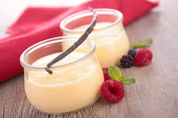 Rolgordijnen vanille crème dessert © M.studio