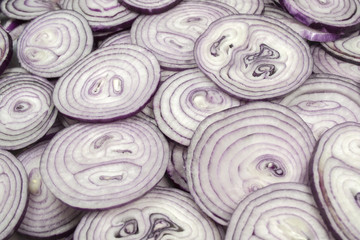 This pattern consists of sliced ​​red onion