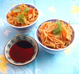 gebratene Nudeln mit Sojasauce