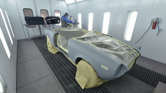Time-lapse of painting a car by professional