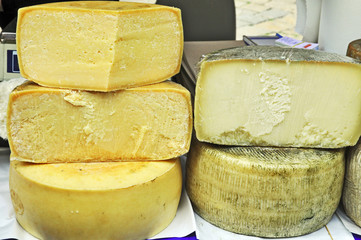 Formaggi al mercato di Volterra - Toscana