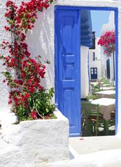 Obraz na płótnie Canvas Tradycyjna architektura Oia wsi na wyspie Santorini, GRE