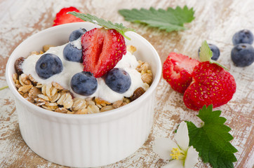 Muesli and yogurt with fresh berries