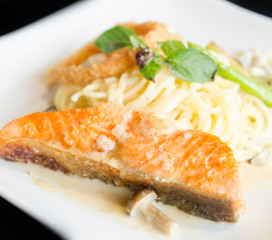 Spagetti salmon