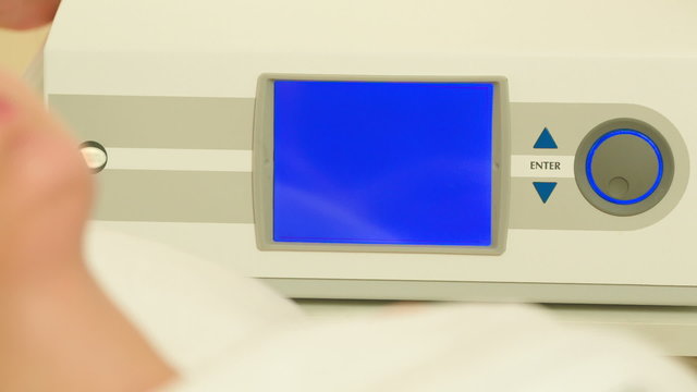 Turning on and setting cosmetological equipment