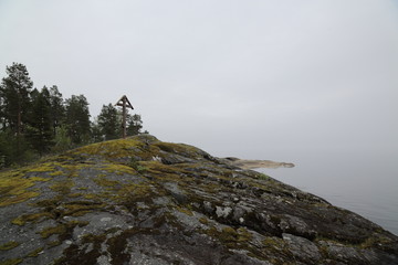 Крест на берегу