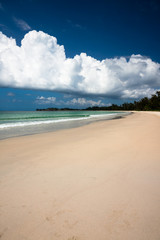 Fototapeta na wymiar Sand and clouds at paradise beach