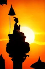Rolgordijnen King column silhouette in Bhaktapur © pikoso.kz