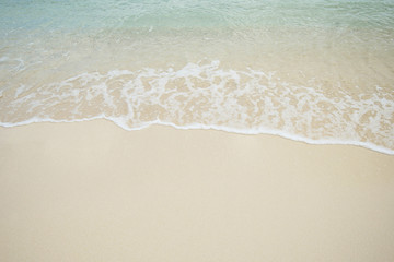 沖縄の海　砂浜の波 - 66180847