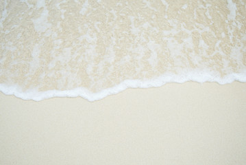 沖縄の海　砂浜の波 - 66180874