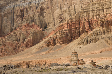 Buddhist stupa near Ghemi village, Upper Mustang, Nepal
