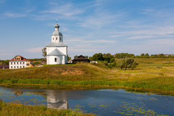 Fototapeta na wymiar Kościół Ilinsky na Suzdal w lecie. Rosja