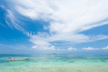 Fototapeta na wymiar 沖縄の海　備瀬海岸