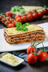 Vegane Lasagne Bolognese mit Käse-Ersatz