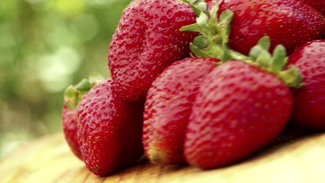 Spinning strawberries