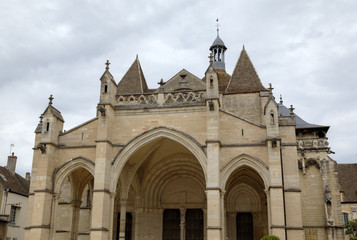 Fototapeta na wymiar Collegiale church Notre-Dame de Beaune. Beaune, France