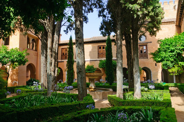 Fototapeta na wymiar Partal Ogrody przy pałacu Alhambra w Granadzie, Spa