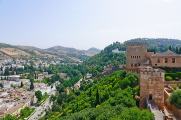 Fototapeta na wymiar Alcazaba w Pałacu Alhambra i dzielnicy Albayzin