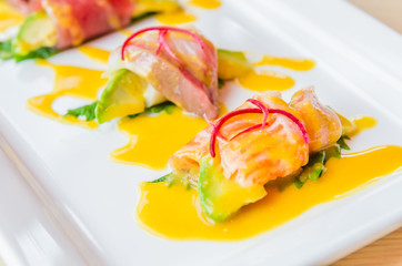 Sashimi avocado japanese food