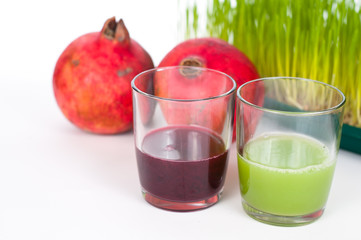 succo di melograno e wheatgrass
