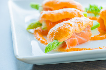 Salmon roll