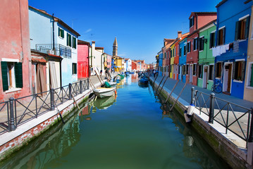 Fototapeta na wymiar Venice, Burano island, small brightly-painted houses and channel