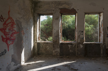 Fototapeta na wymiar Opuszczone wnętrza budynku